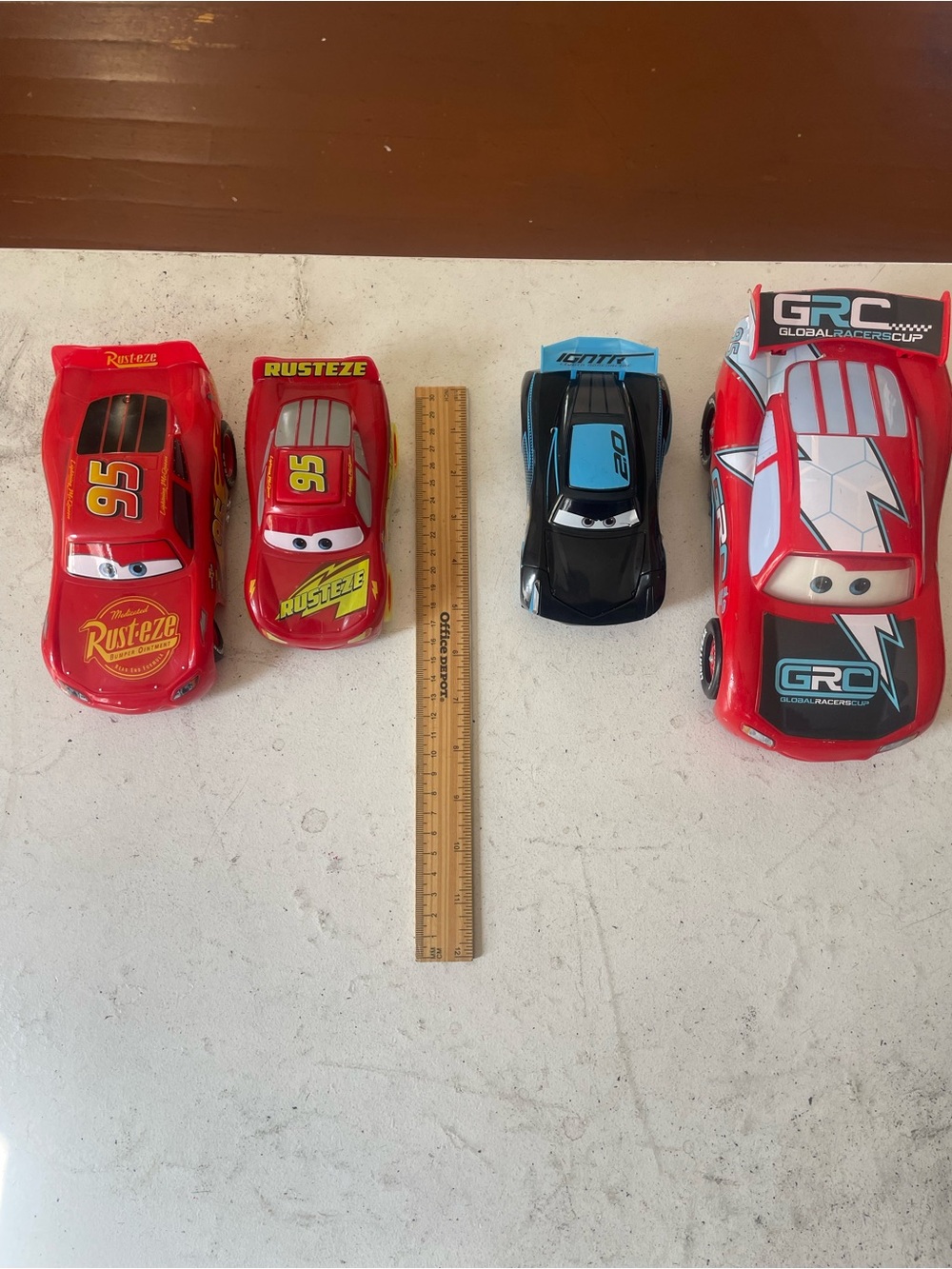 Disney Red & Black Lightning McQueen and Racer Toy Car Set - Pack of 4 - Picture 9 of 9